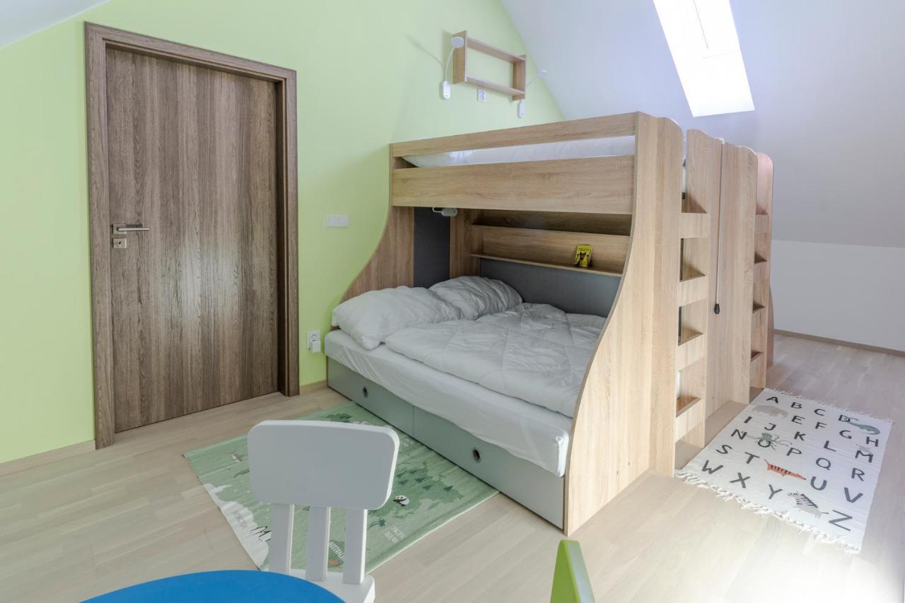 Apartman Horni Misecky - Luxusni Ubytovani Pro Dve Rodiny S Detmi ภายนอก รูปภาพ
