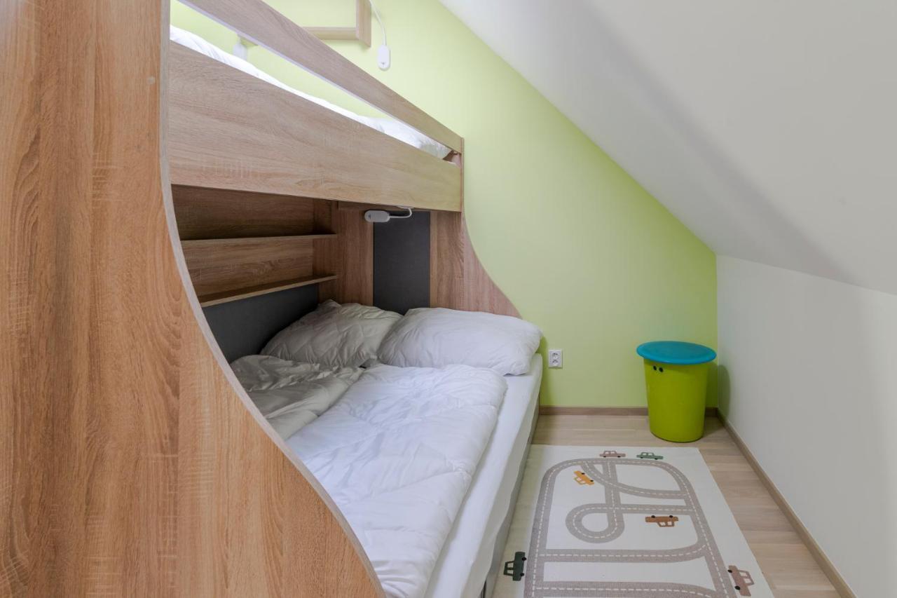 Apartman Horni Misecky - Luxusni Ubytovani Pro Dve Rodiny S Detmi ภายนอก รูปภาพ