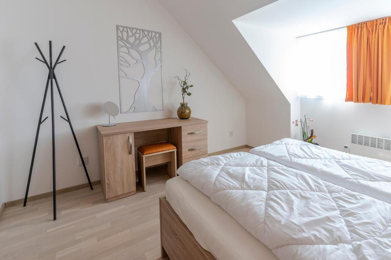Apartman Horni Misecky - Luxusni Ubytovani Pro Dve Rodiny S Detmi ภายนอก รูปภาพ