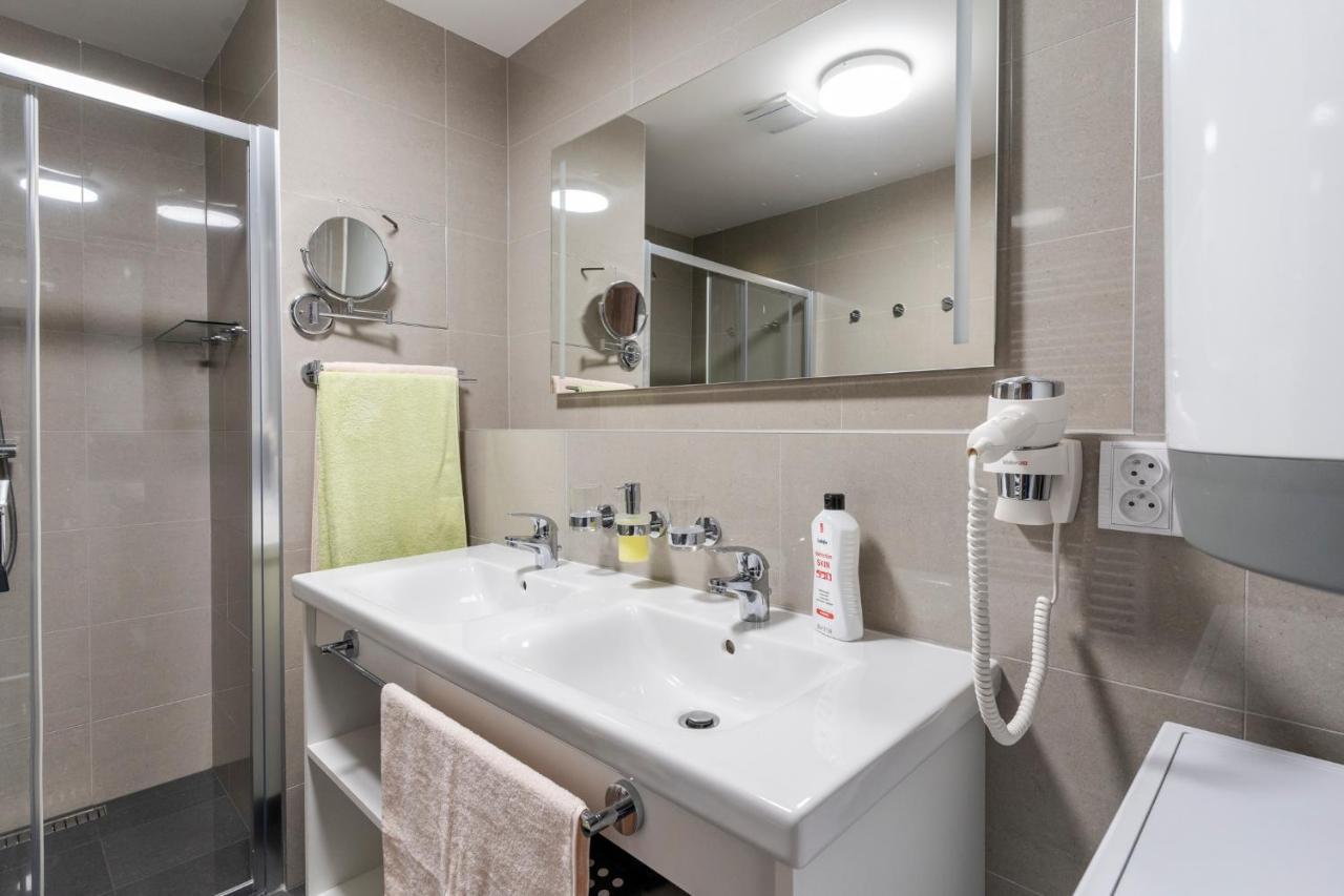 Apartman Horni Misecky - Luxusni Ubytovani Pro Dve Rodiny S Detmi ภายนอก รูปภาพ